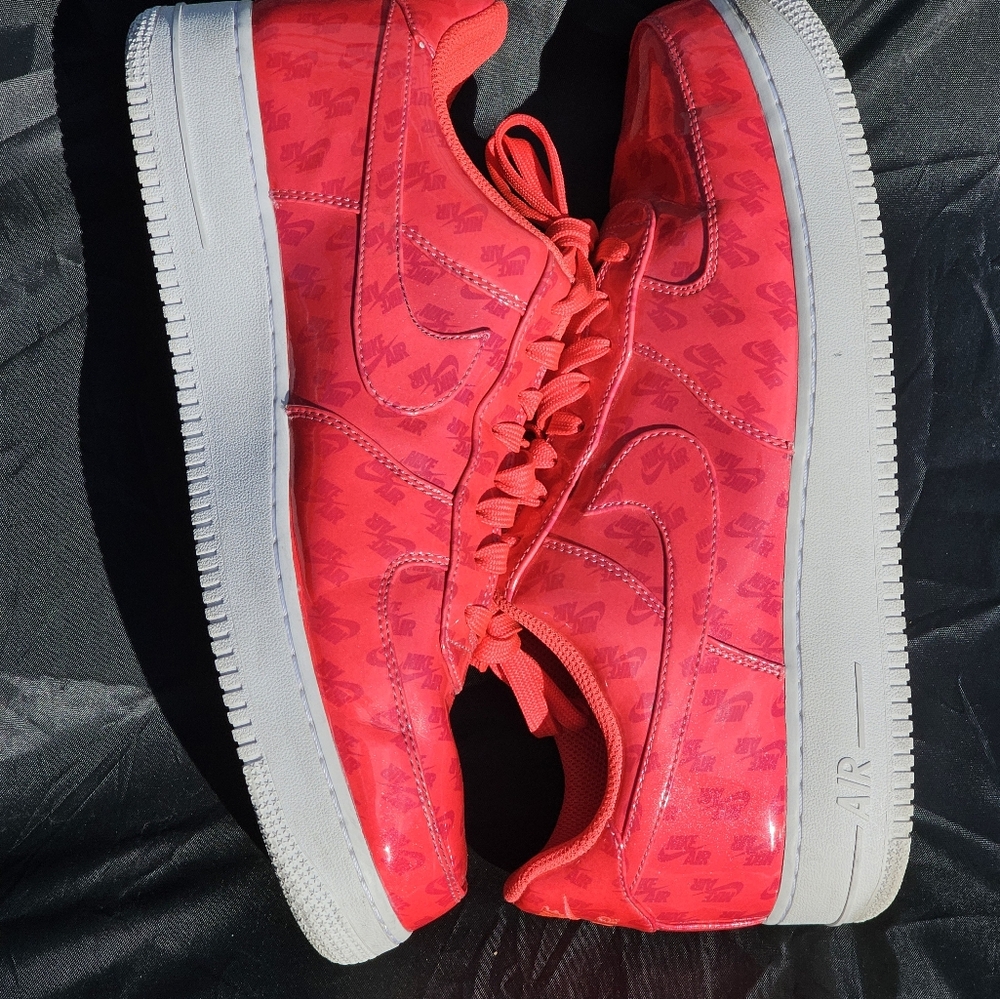 Nike Air Force 1 LV8 UV Logo Siren Red Low Top Size 11.5 AJ9505-600 - Picture 6 of 8